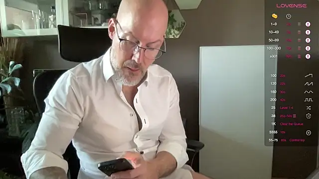 Snapshot of the_new_fit_rubinho chatting on 03/27/26, 06:55 the new fit rubinho online show from 03/27/26, 06:55