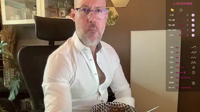 Snapshot of the_new_fit_rubinho chatting on 02/19/26, 08:44 the new fit rubinho online show from 02/19/26, 08:44