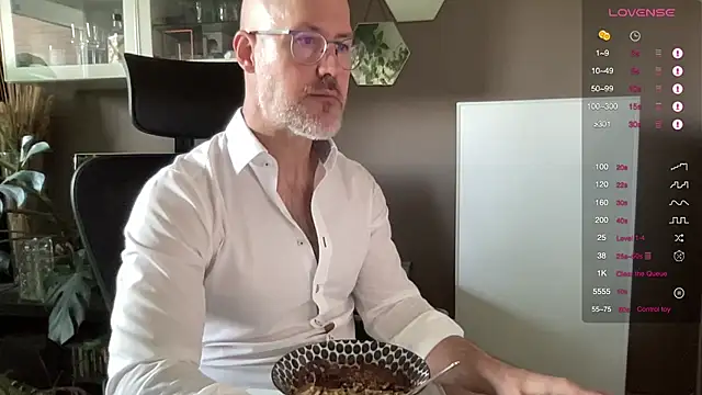 Snapshot of the_new_fit_rubinho chatting on 03/27/26, 08:48 the new fit rubinho online show from 03/27/26, 08:48