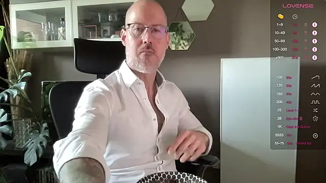 Snapshot of the_new_fit_rubinho chatting on 03/18/26, 08:50 the new fit rubinho online show from 03/18/26, 08:50