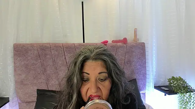 Victoriaa Anderson online show from 04/13/26, 02:10