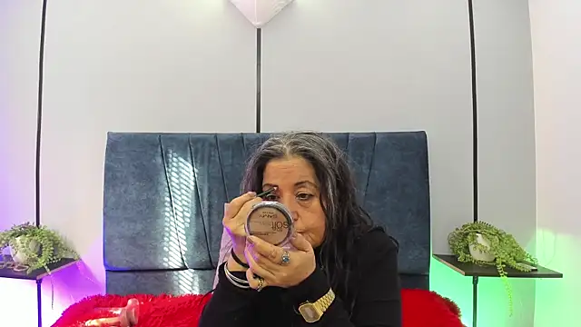 Victoriaa Anderson online show from 07/10/26, 12:49