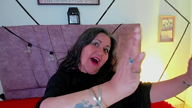 Victoriaa Anderson online show from 02/17/26, 09:56