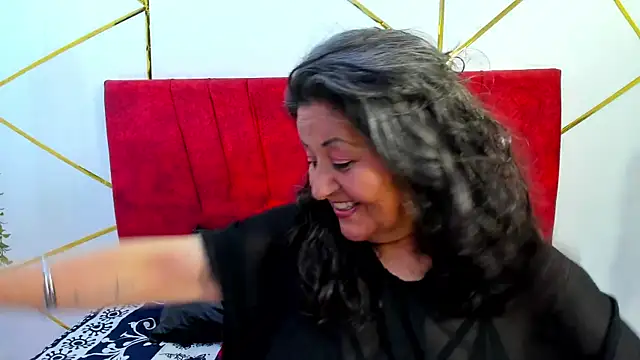 Snapshot of Victoriaa_Anderson chatting on 12/17/25, 02:16 Victoriaa Anderson online show from 12/17/25, 02:16