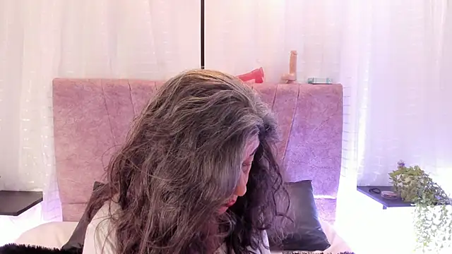 Victoriaa Anderson online show from 04/14/26, 01:49