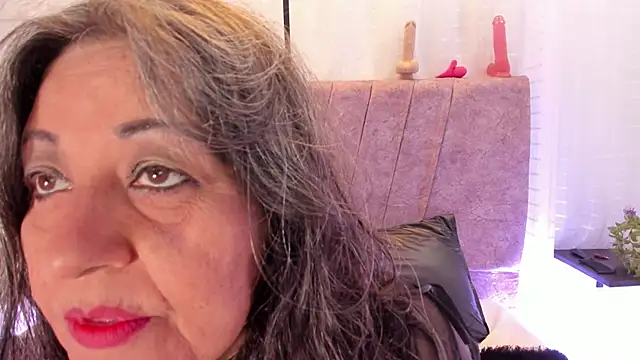 Victoriaa Anderson online show from 04/15/26, 01:59