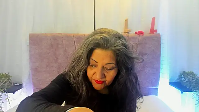 Victoriaa Anderson online show from 03/18/26, 07:37