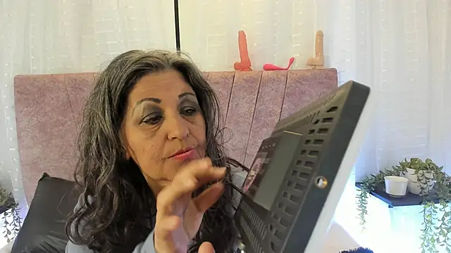 Victoriaa Anderson online show from 04/02/26, 07:31