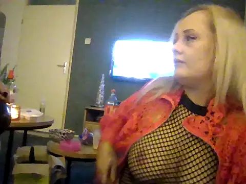 lorenarowena online show from 11/14/25, 12:25