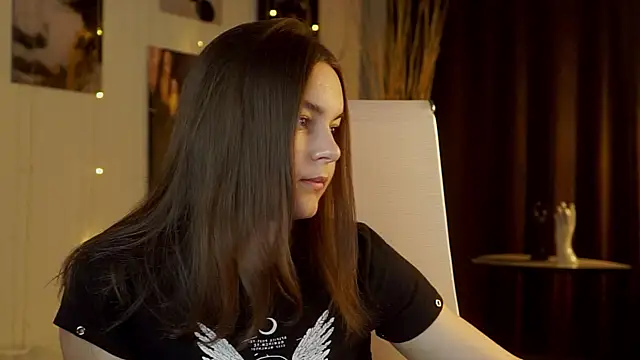Snapshot of FrancescaCavaliere chatting on 06/19/26, 12:55 FrancescaCavaliere online show from 06/19/26, 12:55