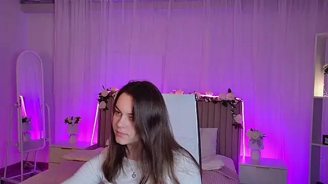 Snapshot of FrancescaCavaliere chatting on 06/02/26, 09:09 FrancescaCavaliere online show from 06/02/26, 09:09