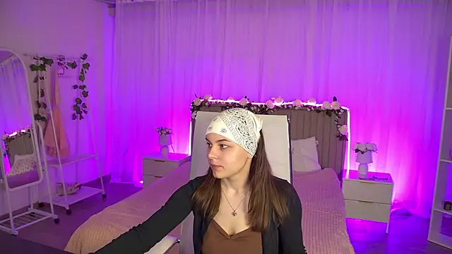 Snapshot of FrancescaCavaliere chatting on 05/05/26, 06:49 FrancescaCavaliere online show from 05/05/26, 06:49