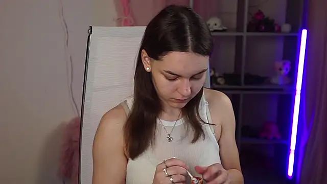 FrancescaCavaliere online show from 04/08/26, 06:37