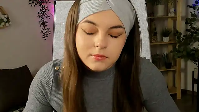 FrancescaCavaliere online show from 11/25/25, 09:09