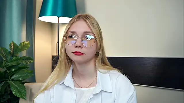 UnDesiga online show from 11/12/25, 07:34