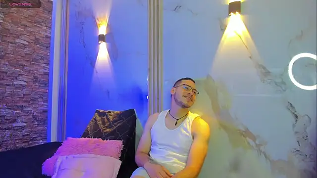 Aron and molly online show from 11/16/25, 12:32