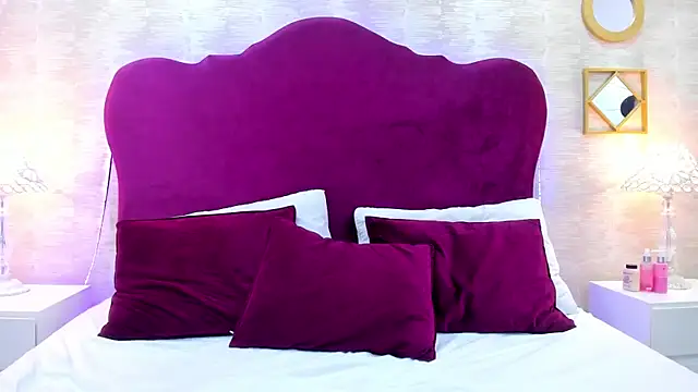 EllaEvanz online show from 12/18/25, 05:06