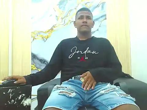 Snapshot of StraightBigCockk chatting on 11/09/25, 02:04 StraightBigCockk online show from 11/09/25, 02:04