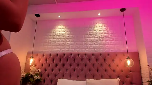 miel 18 online show from 01/17/26, 03:43