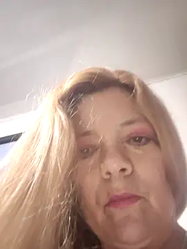 karlaanqui1 online show from 04/17/26, 09:56