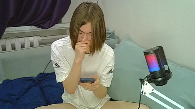 kr1sfemboy online show from 11/13/25, 07:40