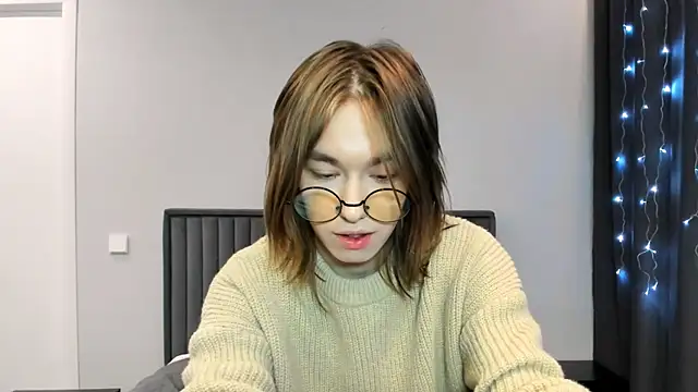 kr1sfemboy online show from 01/07/26, 03:17