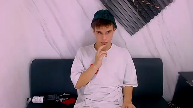 Liam York  online show from 03/31/26, 03:52