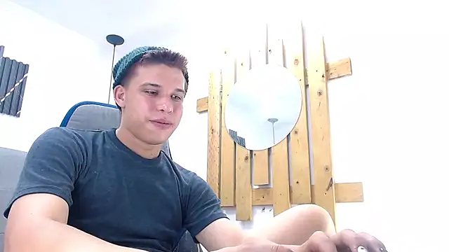 Liam York  online show from 01/11/26, 04:30