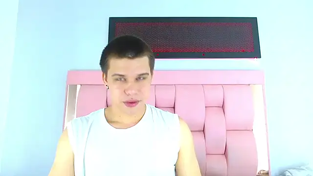 Liam York  online show from 12/05/25, 07:45