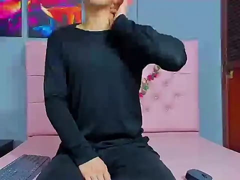 ElanGiraldo online show from 11/19/25, 10:21