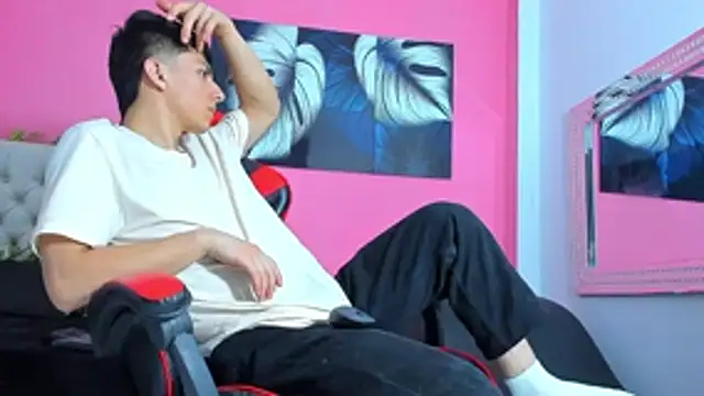 ElanGiraldo online show from 11/13/25, 10:35