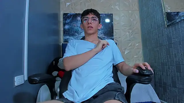 Snapshot of ElanGiraldo chatting on 06/01/26, 11:15 ElanGiraldo online show from 06/01/26, 11:15