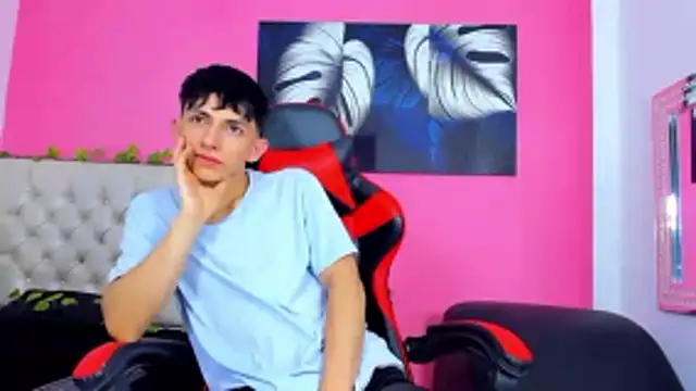 Snapshot of ElanGiraldo chatting on 11/12/25, 10:35 ElanGiraldo online show from 11/12/25, 10:35