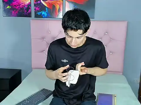 ElanGiraldo online show from 01/10/26, 11:00