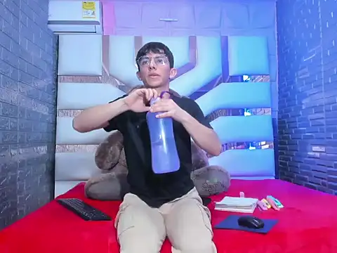 ElanGiraldo online show from 02/18/26, 12:08