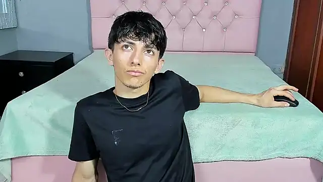 ElanGiraldo online show from 01/11/26, 09:44