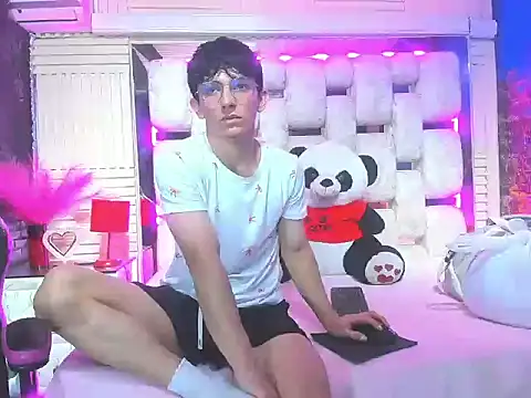 ElanGiraldo online show from 03/21/26, 12:01