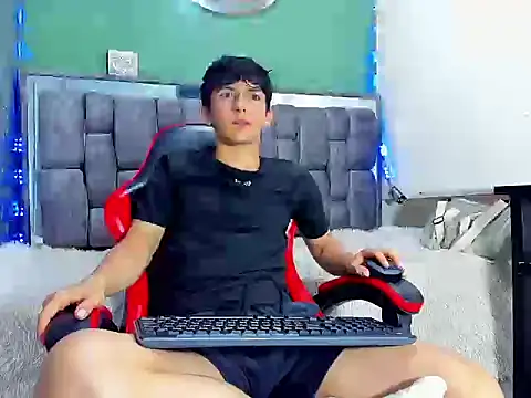 ElanGiraldo online show from 04/07/26, 11:06