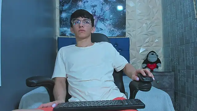 Snapshot of ElanGiraldo chatting on 05/07/26, 11:19 ElanGiraldo online show from 05/07/26, 11:19