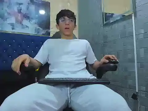 ElanGiraldo online show from 03/27/26, 11:27