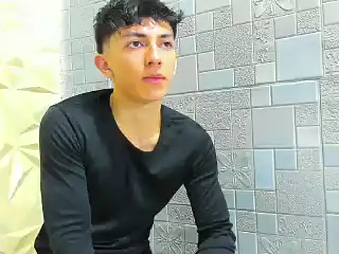 Snapshot of ElanGiraldo chatting on 11/11/25, 10:26 ElanGiraldo online show from 11/11/25, 10:26