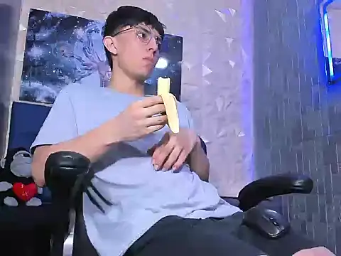 ElanGiraldo online show from 04/10/26, 10:06