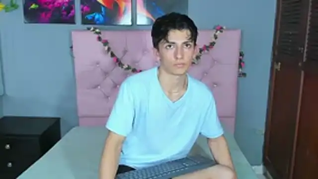 ElanGiraldo online show from 12/17/25, 10:26