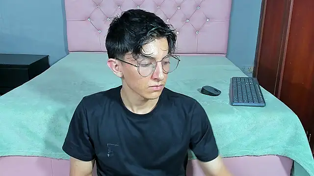 ElanGiraldo online show from 01/05/26, 11:41