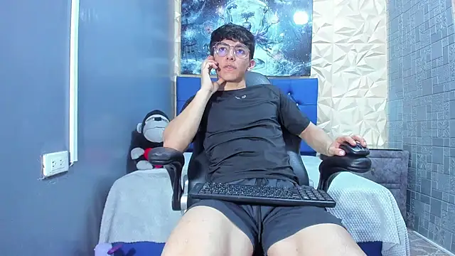 Snapshot of ElanGiraldo chatting on 05/08/26, 11:30 ElanGiraldo online show from 05/08/26, 11:30