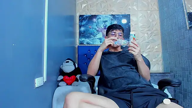 Snapshot of ElanGiraldo chatting on 05/20/26, 11:46 ElanGiraldo online show from 05/20/26, 11:46