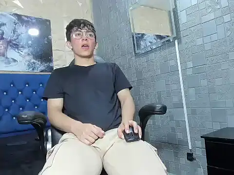 ElanGiraldo online show from 03/11/26, 01:43