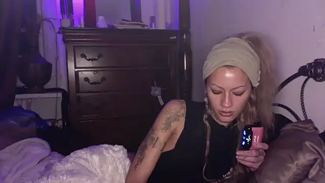 luxxylola online show from 12/01/25, 08:59