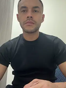 Snapshot of Naim__ chatting on 11/27/25, 04:35 Naim online show from 11/27/25, 04:35