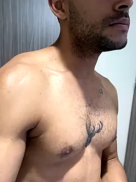 Snapshot of Naim__ chatting on 11/13/25, 03:43 Naim online show from 11/13/25, 03:43